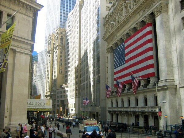 Media Name: rwang0-wall-street.jpg