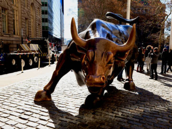 Media Name: rwang0-wallst-bull.jpg